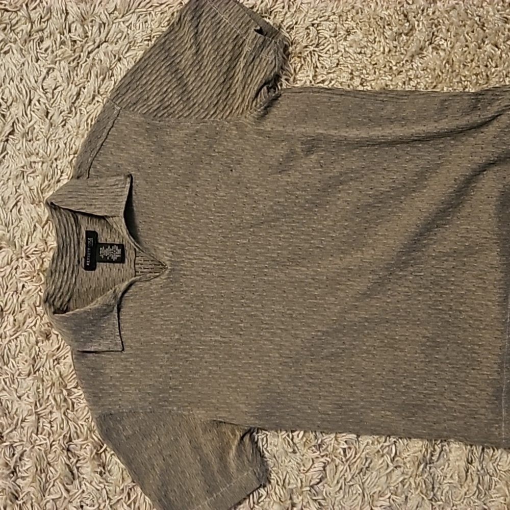 Kenneth Cole grey knit shortsleeve size S